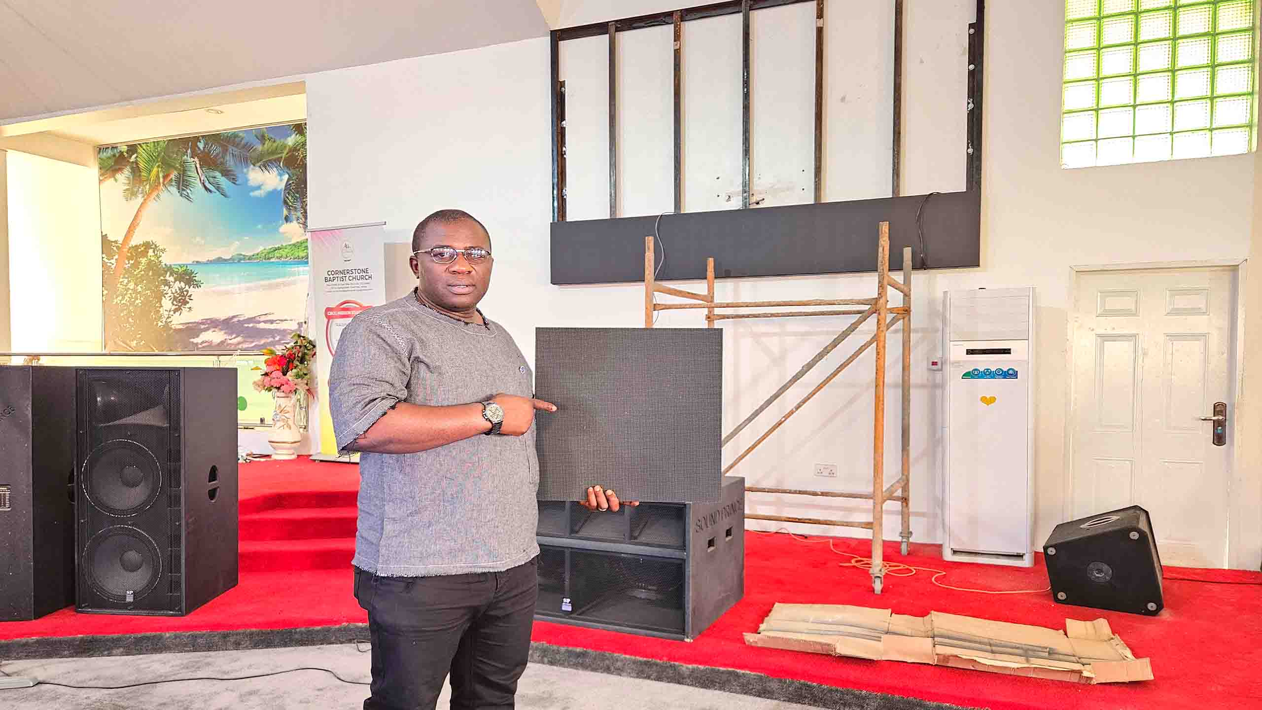 Projects church led screen 16
