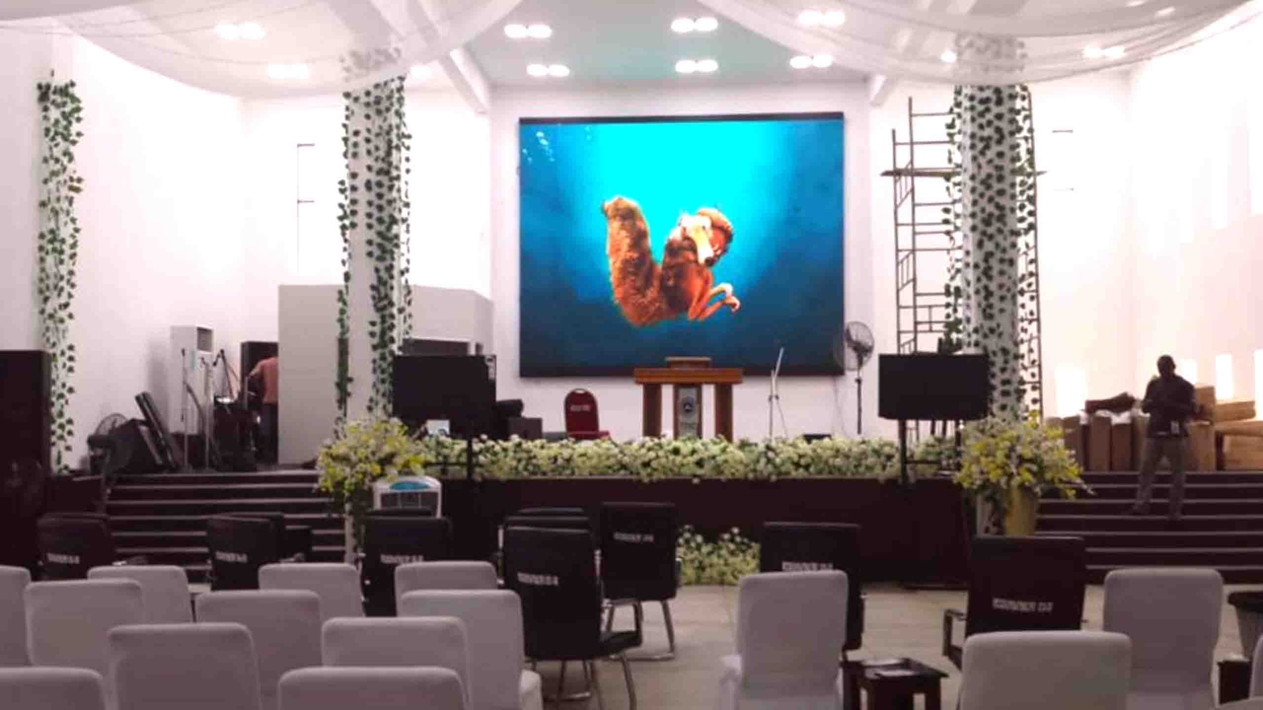 Projects church led screen 36