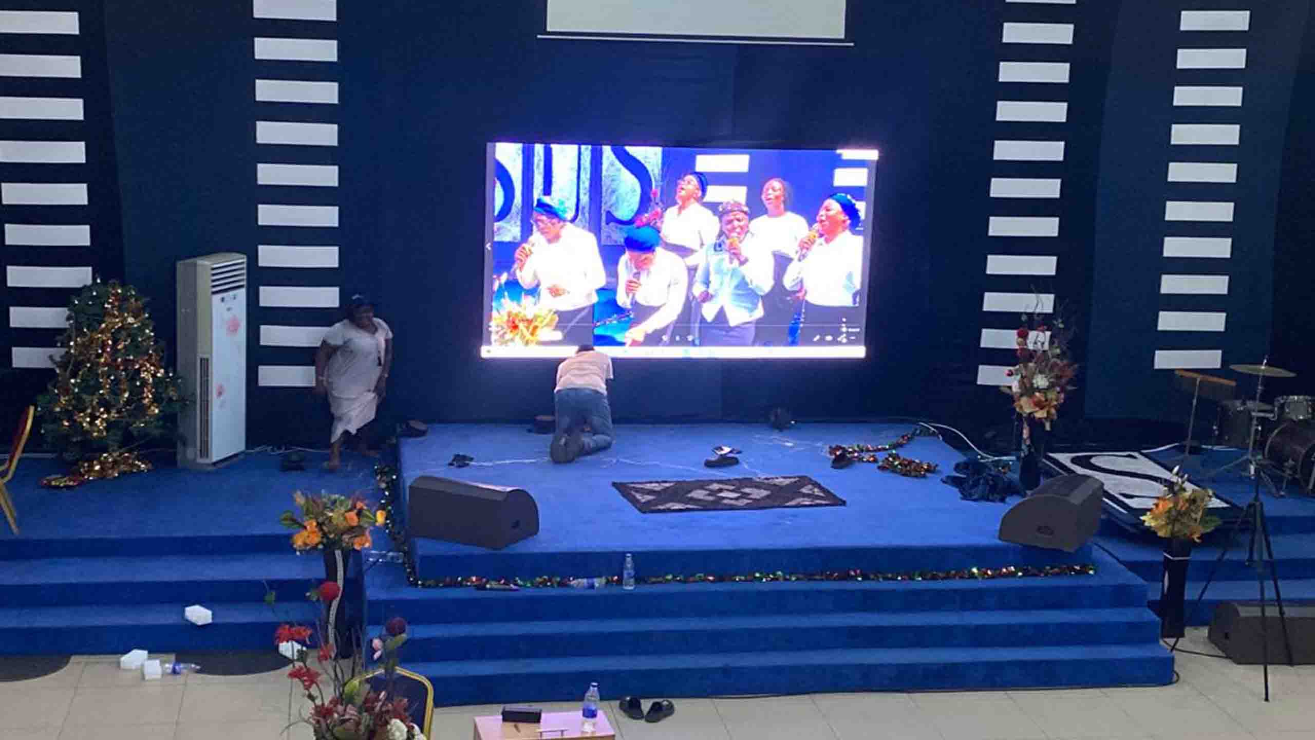 Projects church led screen 112